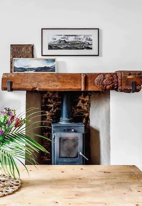Stylish Georgian Garden Apartment + Secure Parking Edinburgh