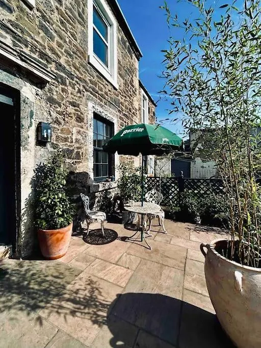 Stylish Georgian Garden Apartment + Secure Parking Edinburgh