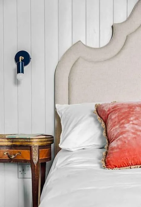 Stylish Georgian Garden Apartment + Secure Parking Edinburgh