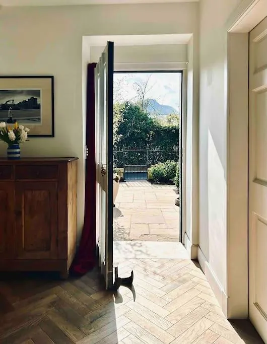 Stylish Georgian Garden Apartment + Secure Parking Edinburgh United Kingdom