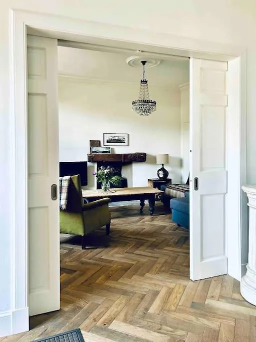 Stylish Georgian Garden Apartment + Secure Parking Edinburgh 0*,