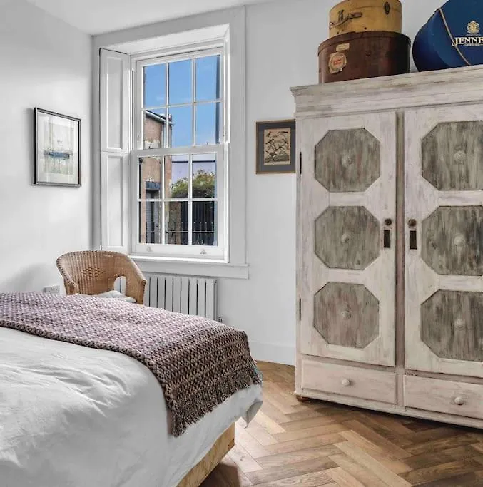 Stylish Georgian Garden Apartment + Secure Parking Edinburgh United Kingdom
