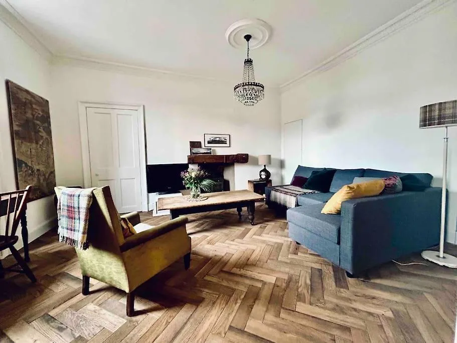 Stylish Georgian Garden Apartment + Secure Parking Edinburgh