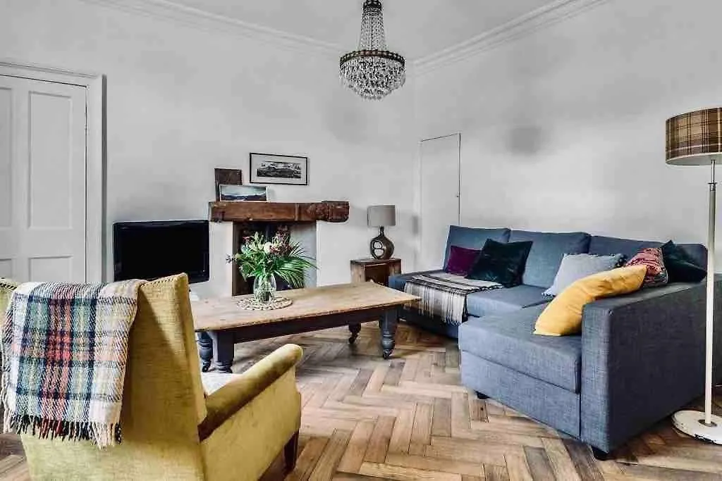 Stylish Georgian Garden Apartment + Secure Parking Edinburgh United Kingdom