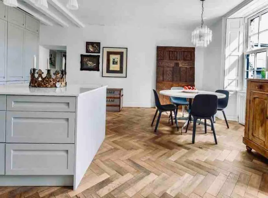 Stylish Georgian Garden Apartment + Secure Parking Edinburgh 0*,