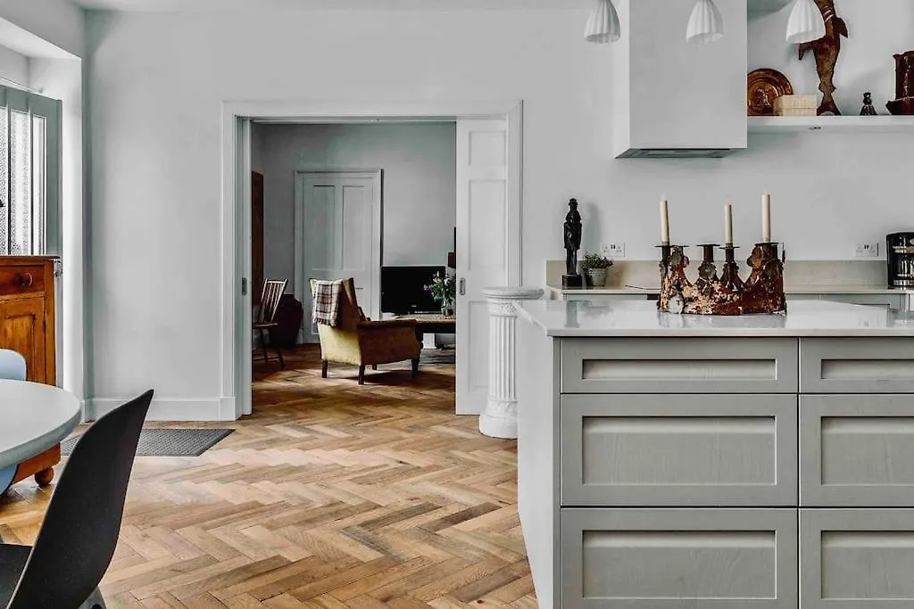 Stylish Georgian Garden Apartment + Secure Parking Edinburgh United Kingdom