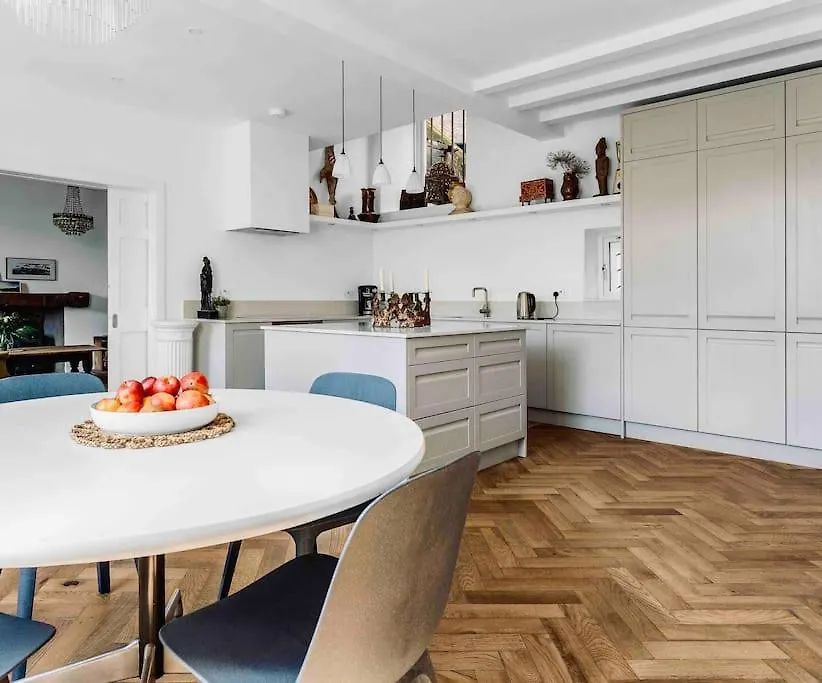 Stylish Georgian Garden Apartment + Secure Parking Edinburgh