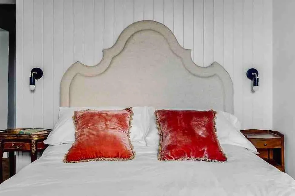 Stylish Georgian Garden Apartment + Secure Parking Edinburgh