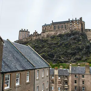Apartment In With Great View On Castle, Edinburgh