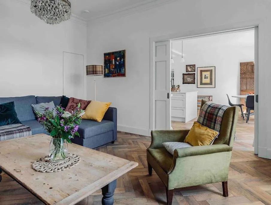 Stylish Georgian Garden Apartment + Secure Parking Edynburg