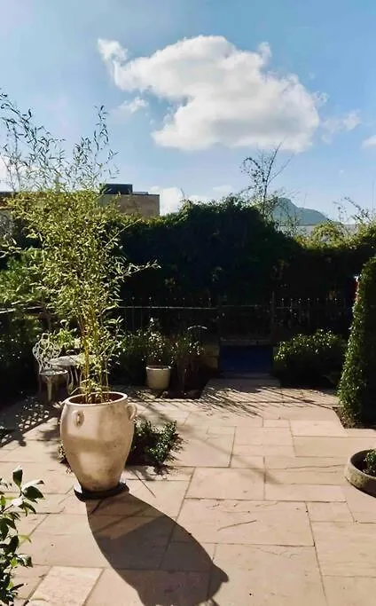 Stylish Georgian Garden Apartment + Secure Parking Edynburg